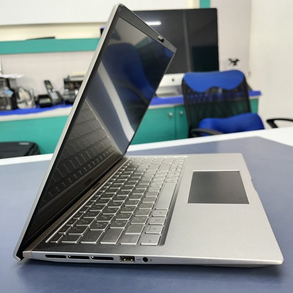 ASUS UX534F 15.6吋 二手筆記型電腦：圖片 4