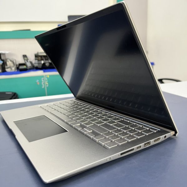 ASUS UX534F 15.6吋 二手筆記型電腦：圖片 3