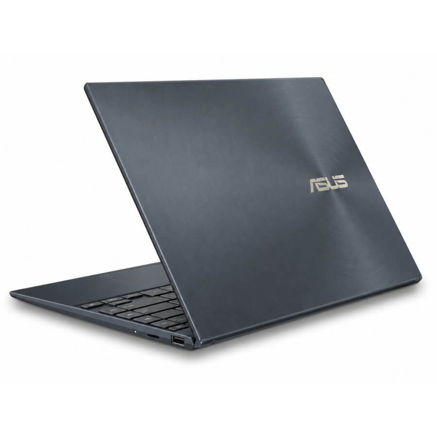 ASUS ZenBook UX425J 右後方 45 度外觀,可清楚看到機身厚度、連接埠與鐵灰色外觀。
