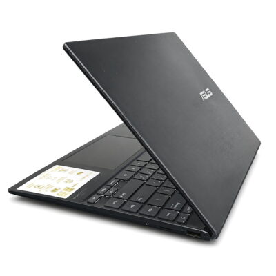 ASUS ZenBook UX425J 右後45度外觀