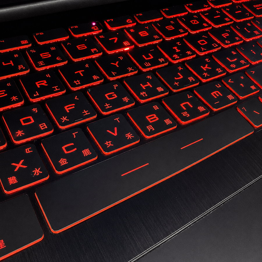 MSI GF63 Thin 11SC keyboard MSI GF63 Thin 11SC 鍵盤面與觸控板特寫