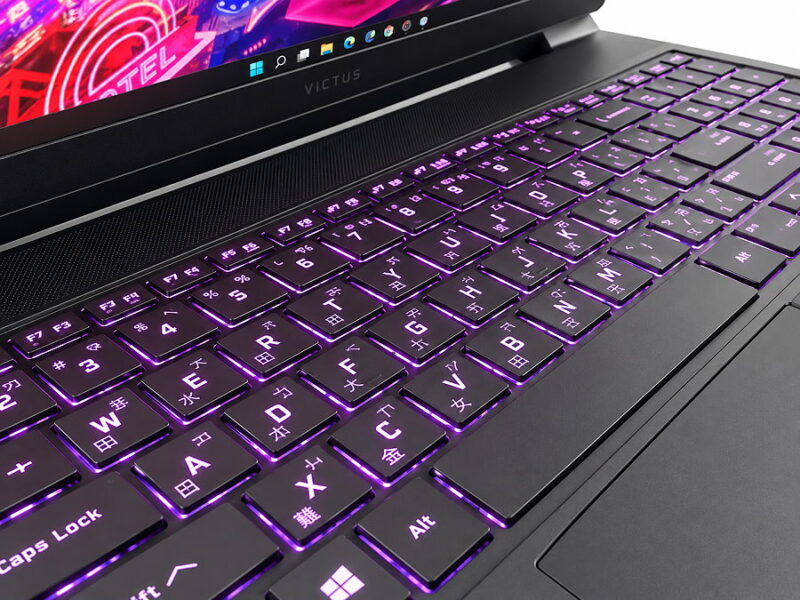HP Victus 16-r0xxx 電競筆電背光鍵盤細節