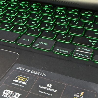 ASUS TUF Dash F15 FX516PM 中文綠色背光鍵盤特寫