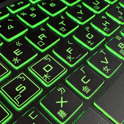 HP Pavilion Gaming 15-dk1000 綠色背光鍵盤特寫